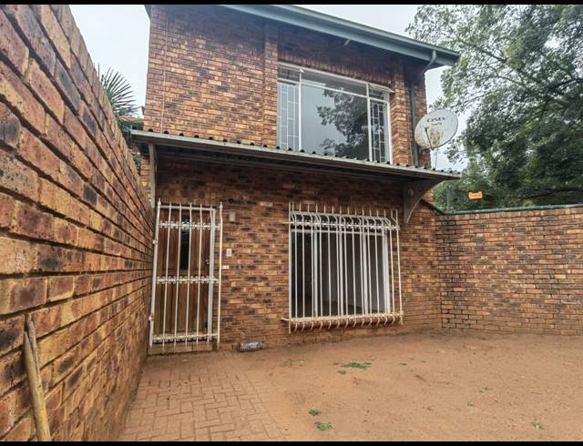 3 BEDROOM TOWNHOUSE FOR SALE IN HEIDELBERG CENTRAL